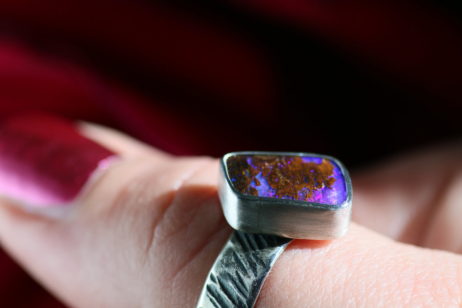 NAMIR PURPURA Silberring mit australischem Opal · EU 66