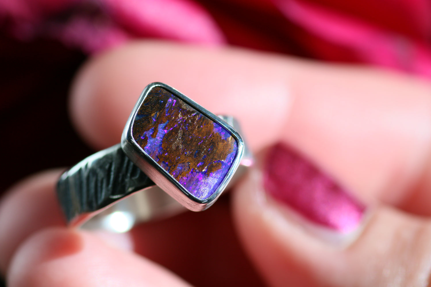 NAMIR PURPURA Silberring mit australischem Opal · EU 66