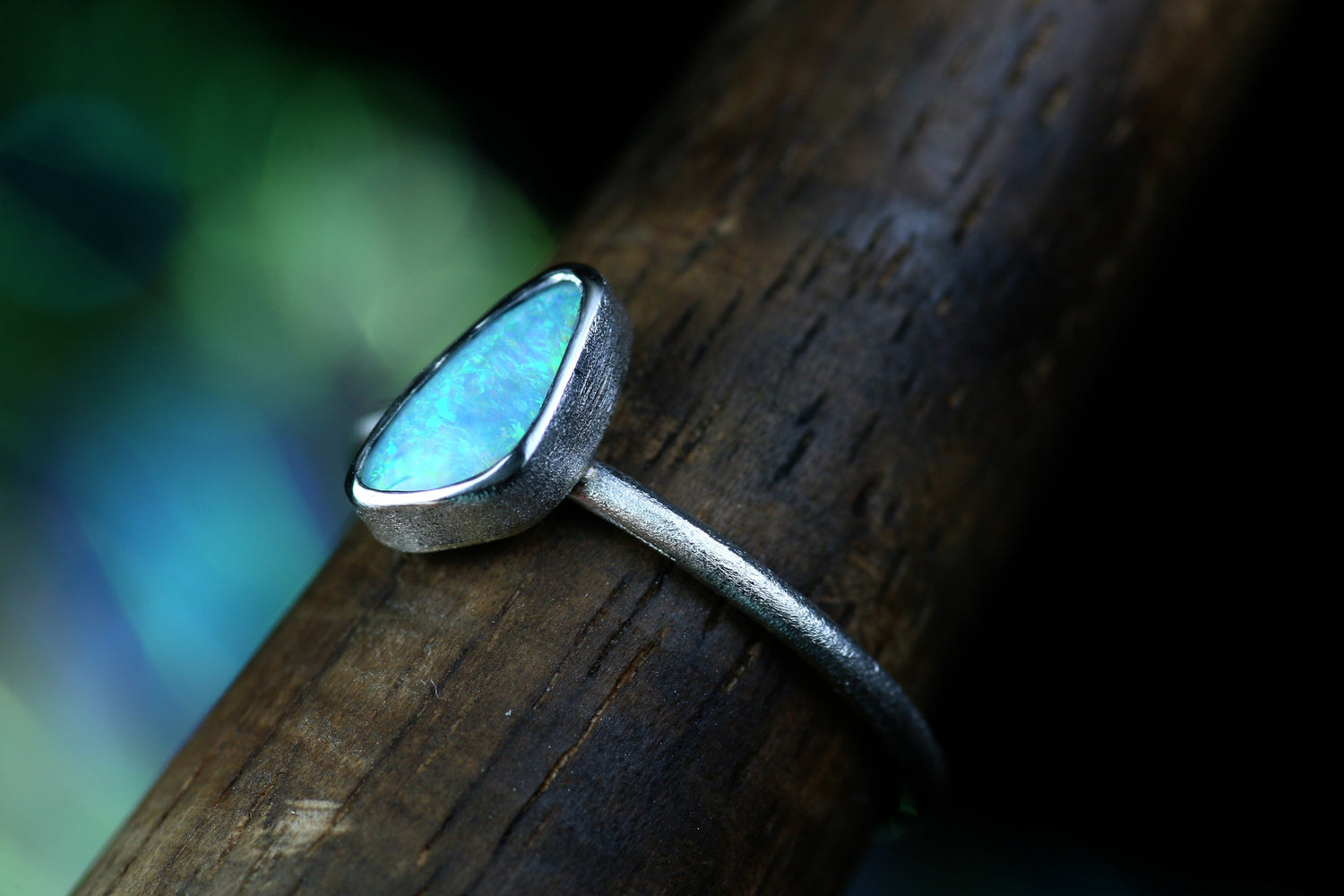 IRIS MARIS Silberring mit bezauberndem Opal · Ringgrösse EU 57 - 58