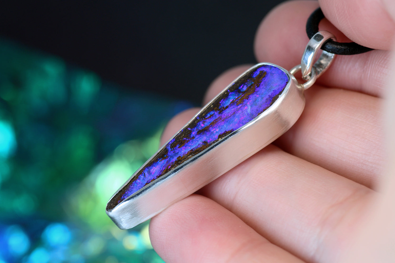 BLUE LAVA Boulder Opal Silberanhänger