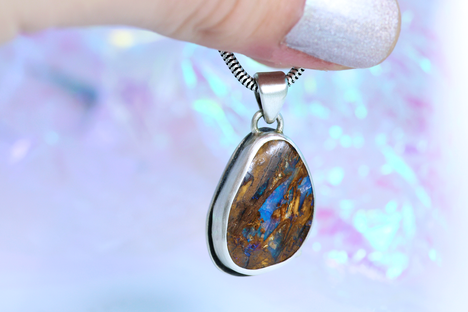 VIOLARIS Opal Anhänger aus Silber 925 · mit Wood Boulder Opal