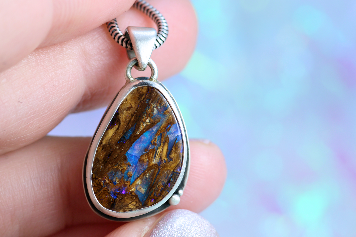 VIOLARIS Opal Anhänger aus Silber 925 · mit Wood Boulder Opal