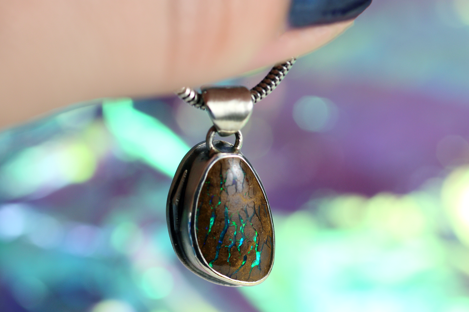 LUX NEXUS Silberanhänger mit australischem Opal – Handgemachter, einzigartiger Anhänger