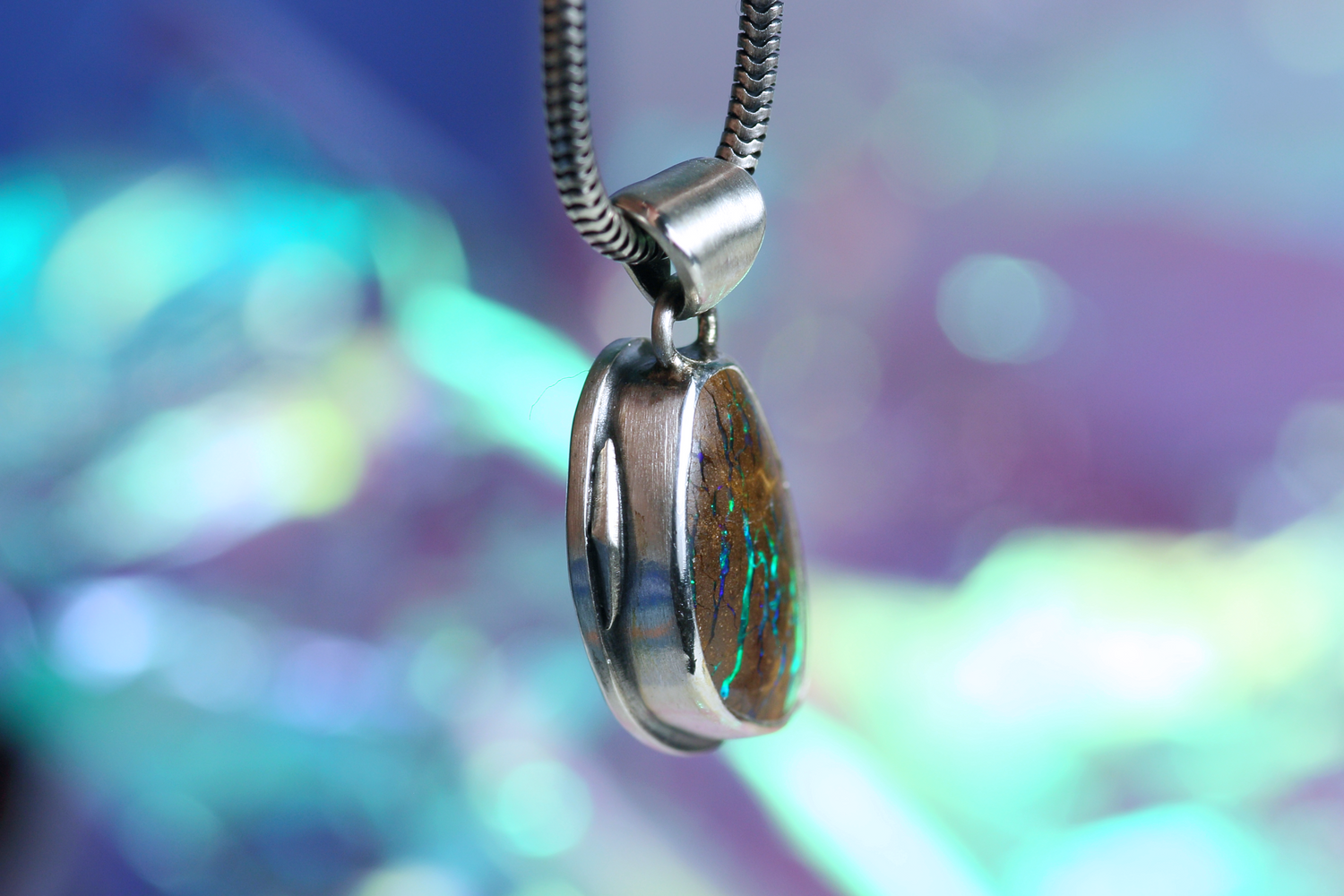 LUX NEXUS Silberanhänger mit australischem Opal – Handgemachter, einzigartiger Anhänger