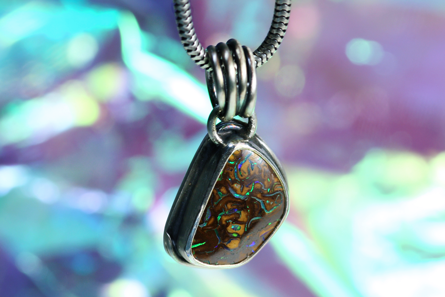 MATRIX LUX Silberanhänger mit australischem Matrix Opal – Handgemachter, einzigartiger Opalanhänger