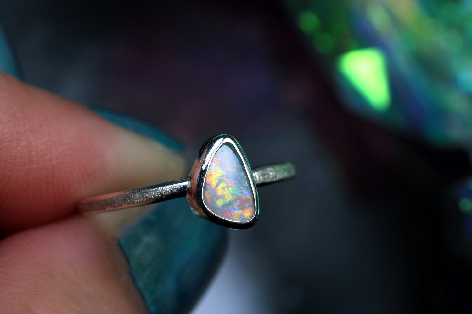 FLORES AMORIS Silberring mit atemberaubenden australischem Opal – Handgemachter, einzigartiger Damenring · Ringgrösse EU 52 - 53