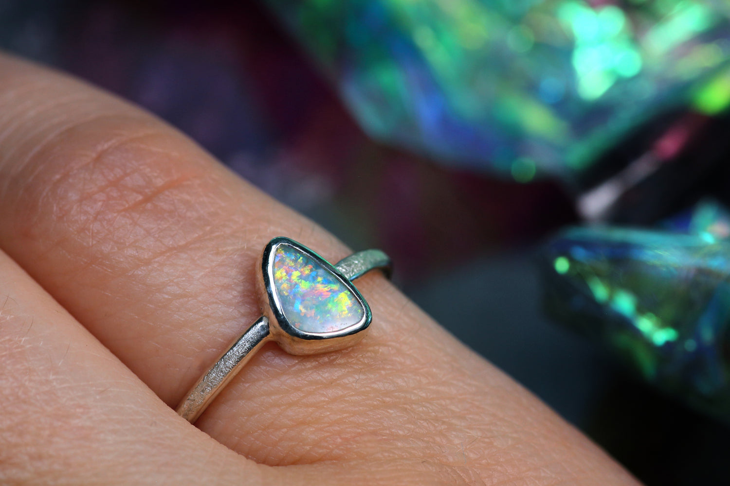 FLORES AMORIS Silberring mit atemberaubenden australischem Opal – Handgemachter, einzigartiger Damenring · Ringgrösse EU 52 - 53