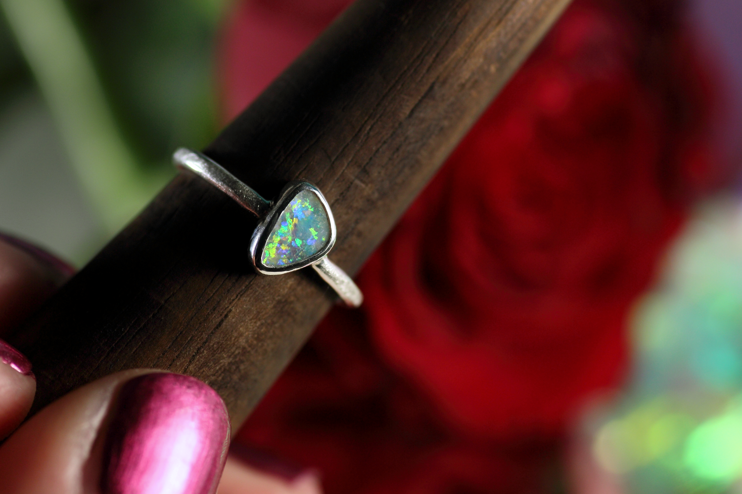 FLORES AMORIS Silberring mit atemberaubenden australischem Opal – Handgemachter, einzigartiger Damenring · Ringgrösse EU 52 - 53