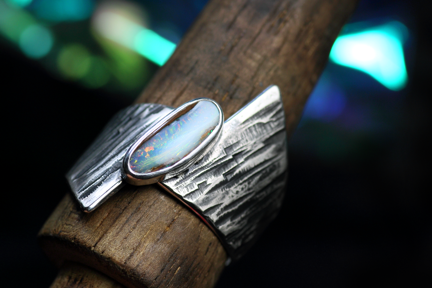 OPALUS MAGNUS Boho Silberrring mit australischem Opal – Handgemachter, einzigartiger Unisex Ring · Ringgrösse EU 65