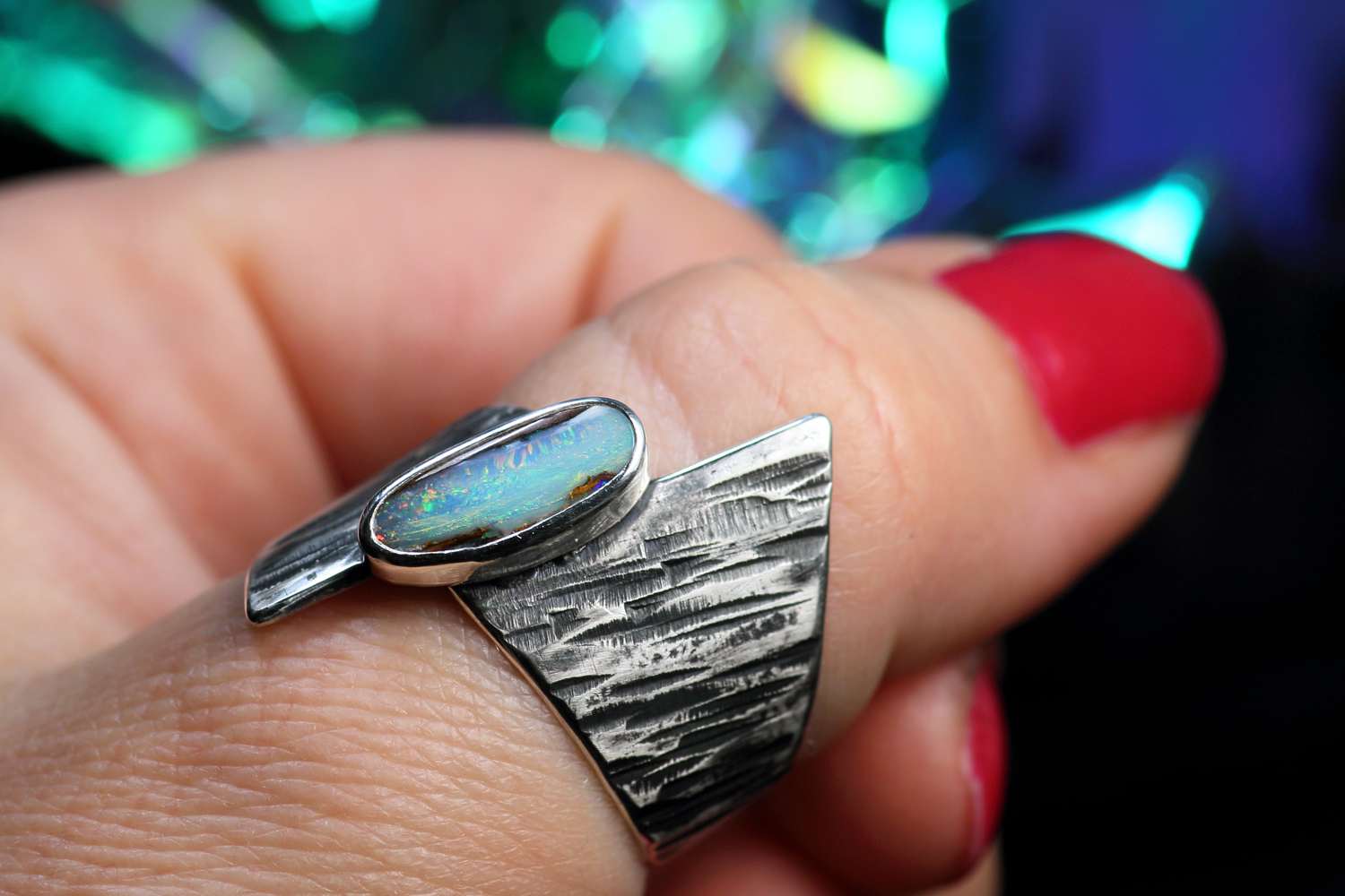 OPALUS MAGNUS Boho Silberrring mit australischem Opal – Handgemachter, einzigartiger Unisex Ring · Ringgrösse EU 65