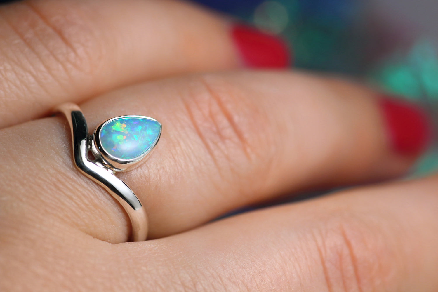 LACRIMA Boho Silberrring mit australischem Opal – Handgemachter, einzigartiger Damenring · Ringgrösse EU 52