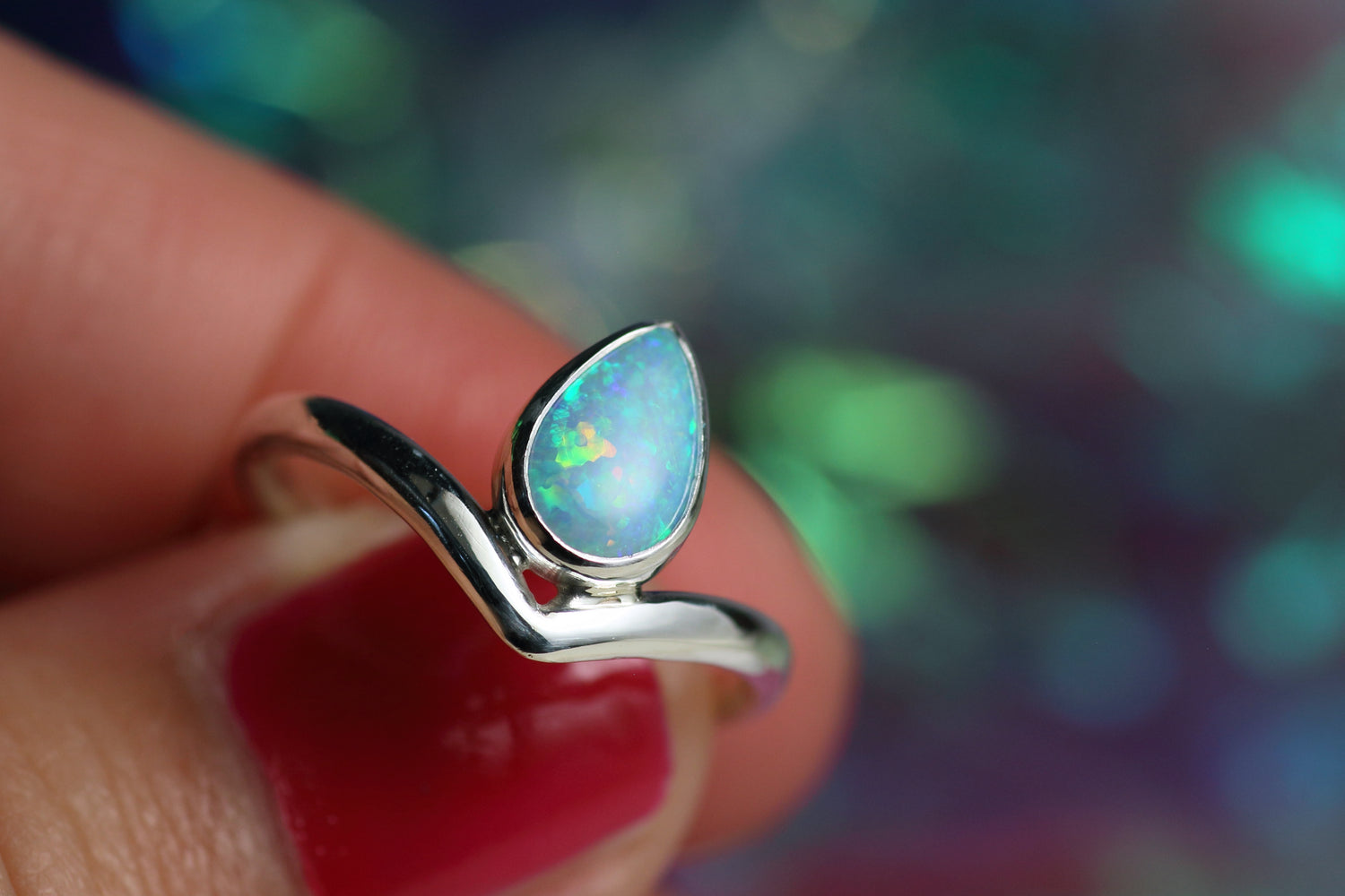 LACRIMA Boho Silberrring mit australischem Opal – Handgemachter, einzigartiger Damenring · Ringgrösse EU 52