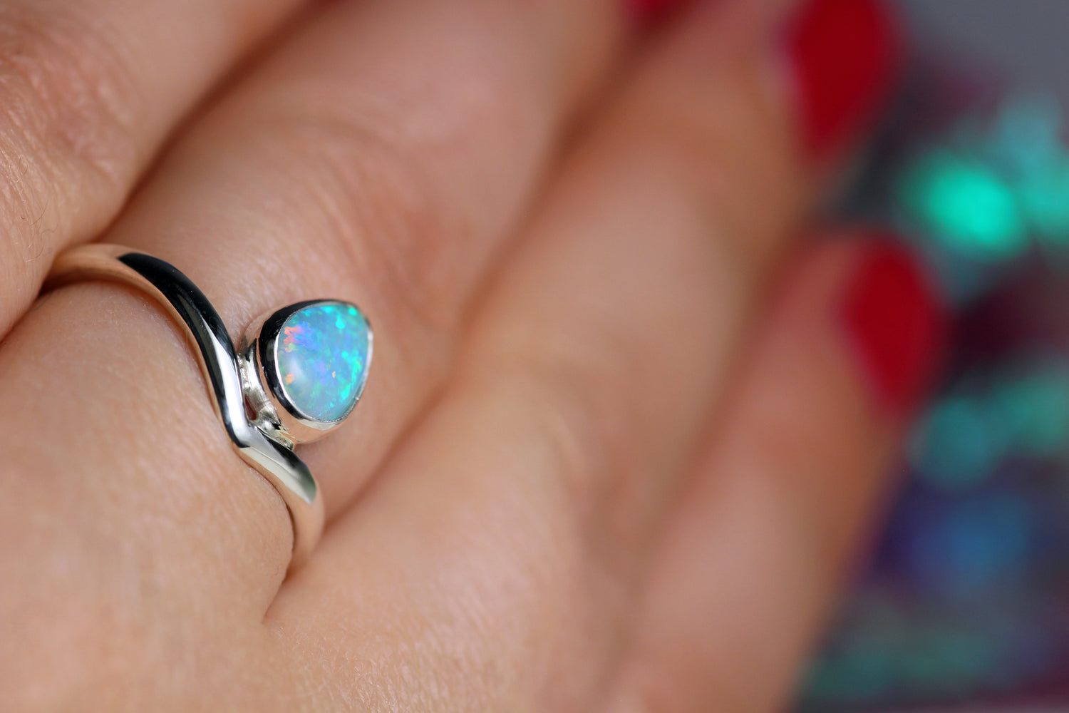 LACRIMA Boho Silberrring mit australischem Opal – Handgemachter, einzigartiger Damenring · Ringgrösse EU 52