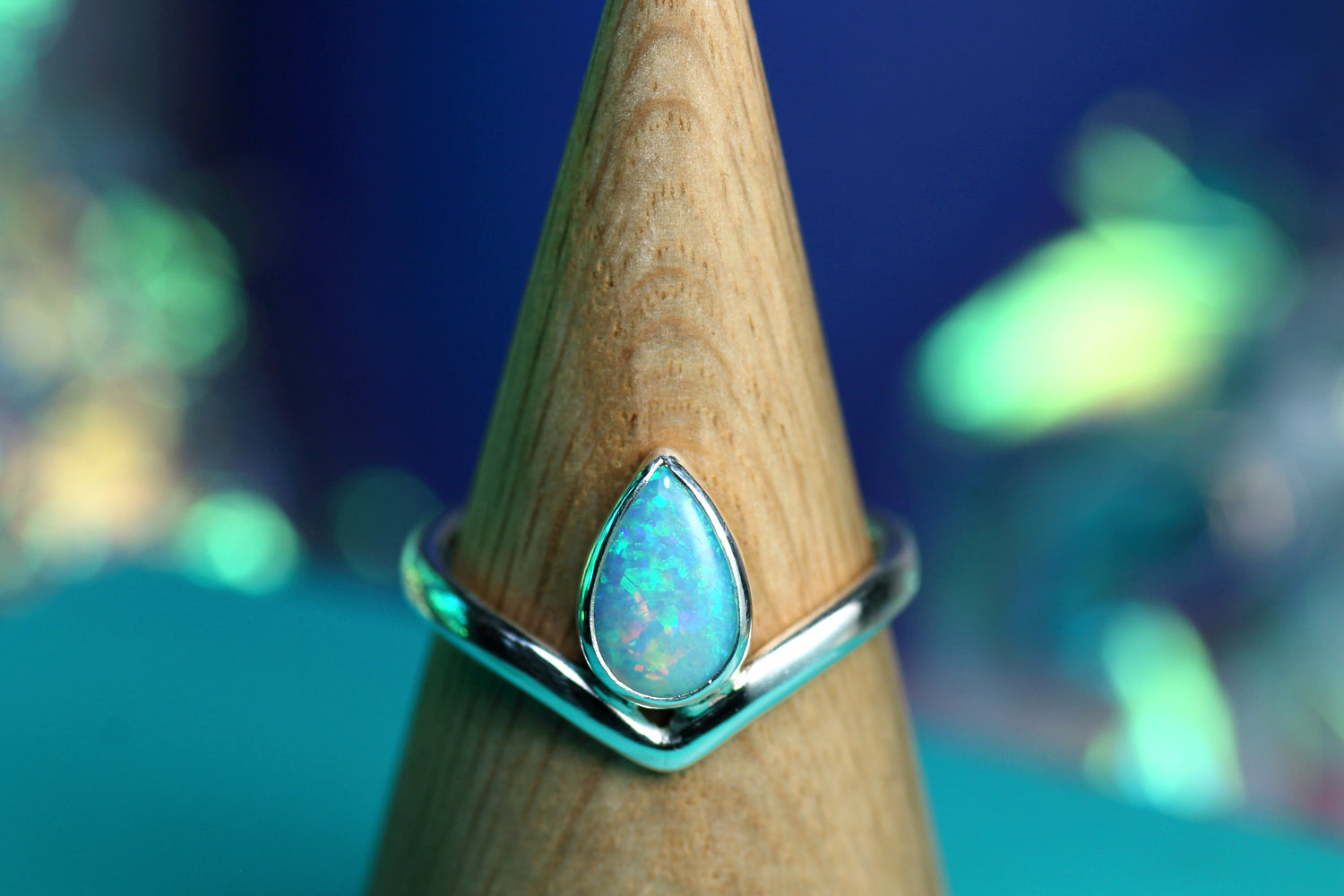 LACRIMA Boho Silberrring mit australischem Opal – Handgemachter, einzigartiger Damenring · Ringgrösse EU 52