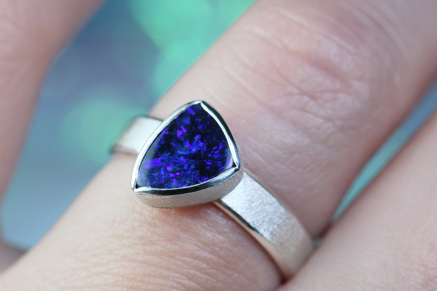 STELLA OBSCURA Silberring mit australischem Opal – Ringgrösse EU 57