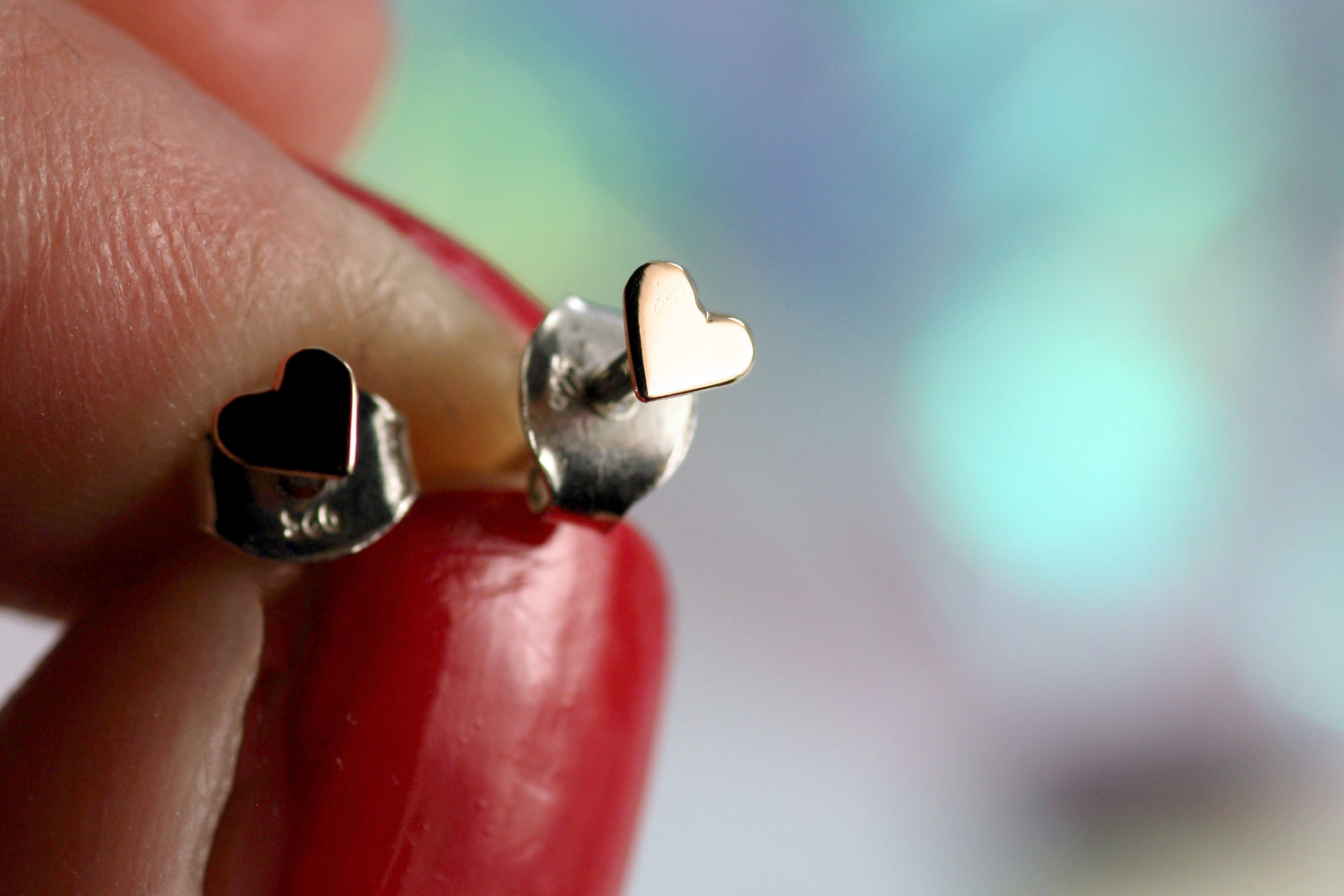 HERZ AUS GOLD Ohrrstecker aus Silber 925 mit 18K Rotgold Herzen – Handgemachter, einzigartiger Ohrschmuck