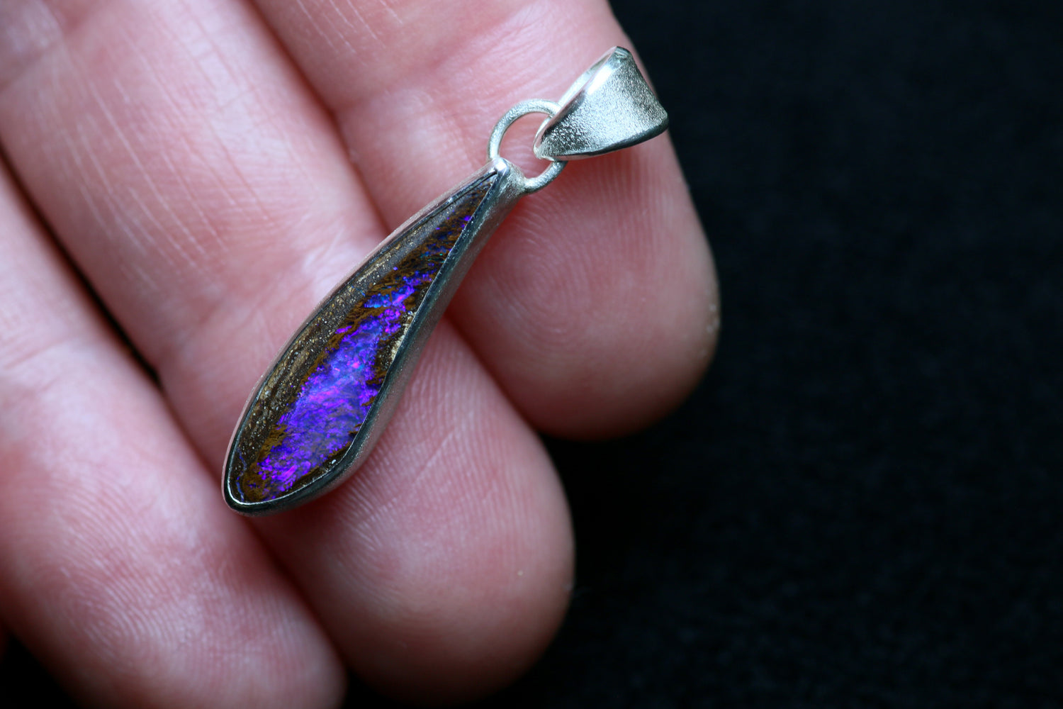 AURORA ELECTRA Silberanhänger mit australischem Boulder Opal