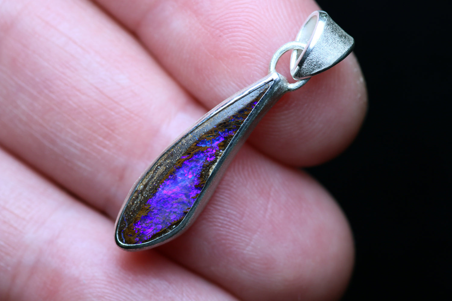 AURORA ELECTRA Silberanhänger mit australischem Boulder Opal