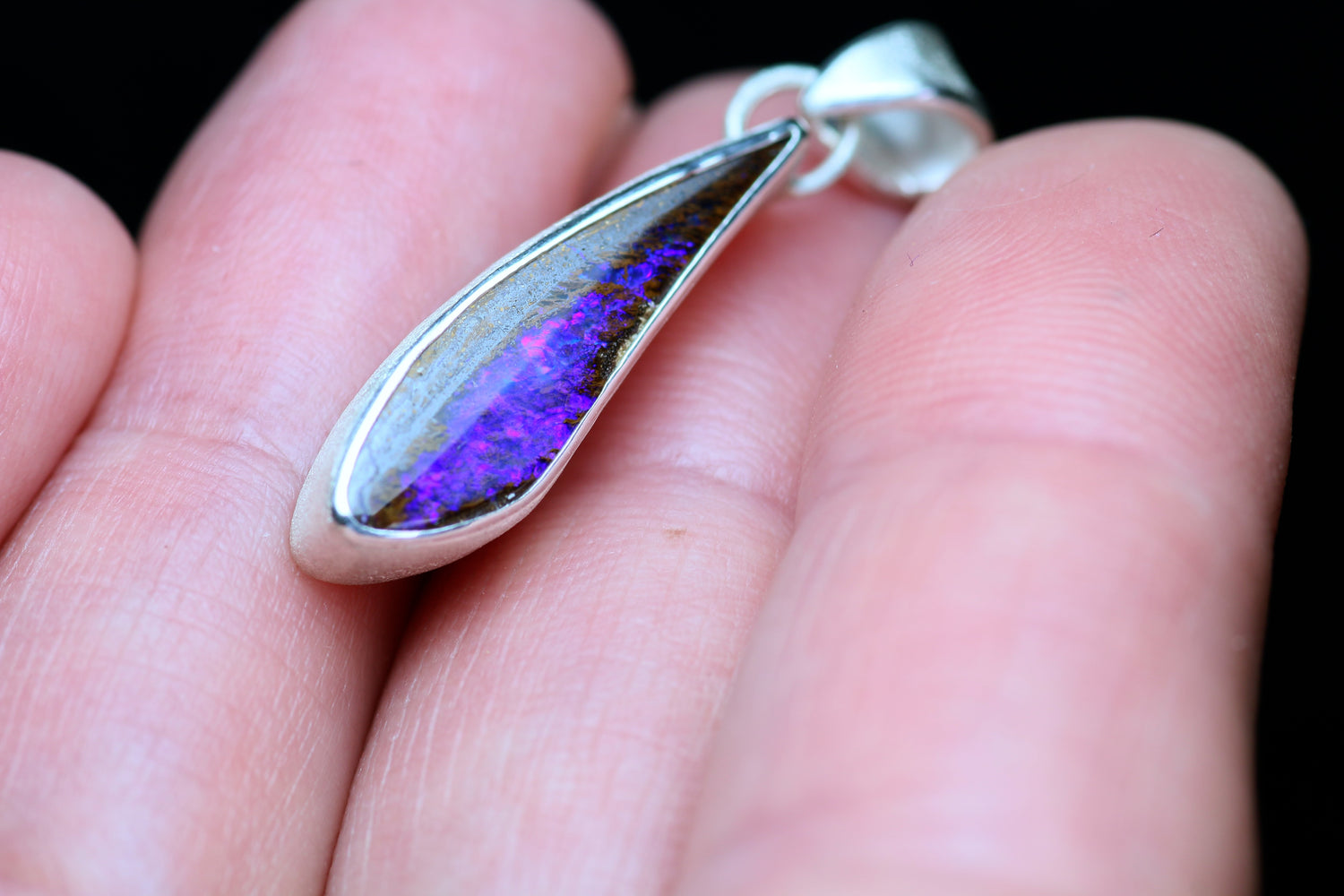 AURORA ELECTRA Silberanhänger mit australischem Boulder Opal