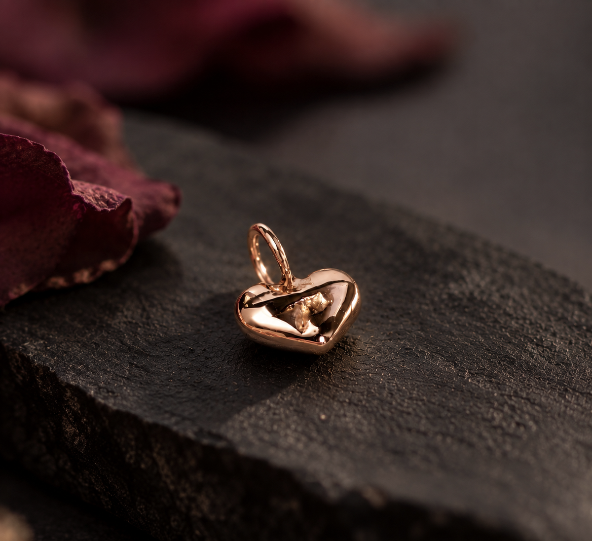 CORA · Heart pendant in 18k gold