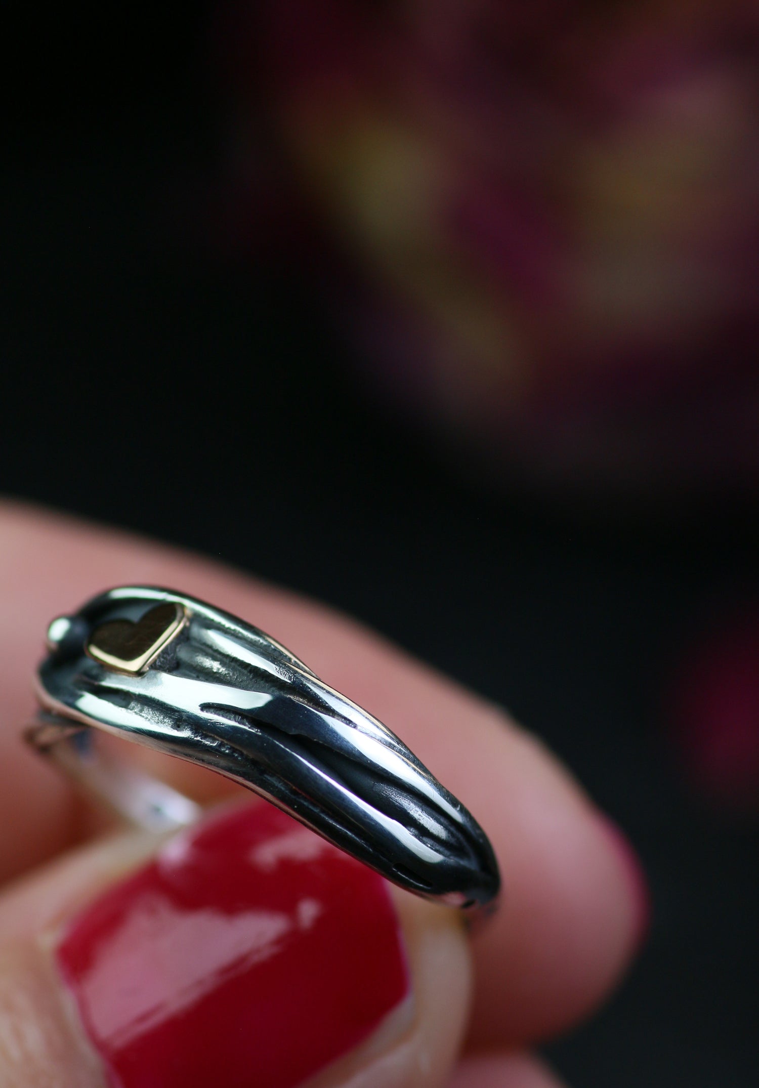 Handgefertigter Infinity Ring aus 925 Sterling Silber mit Herz aus 18K Roségold
