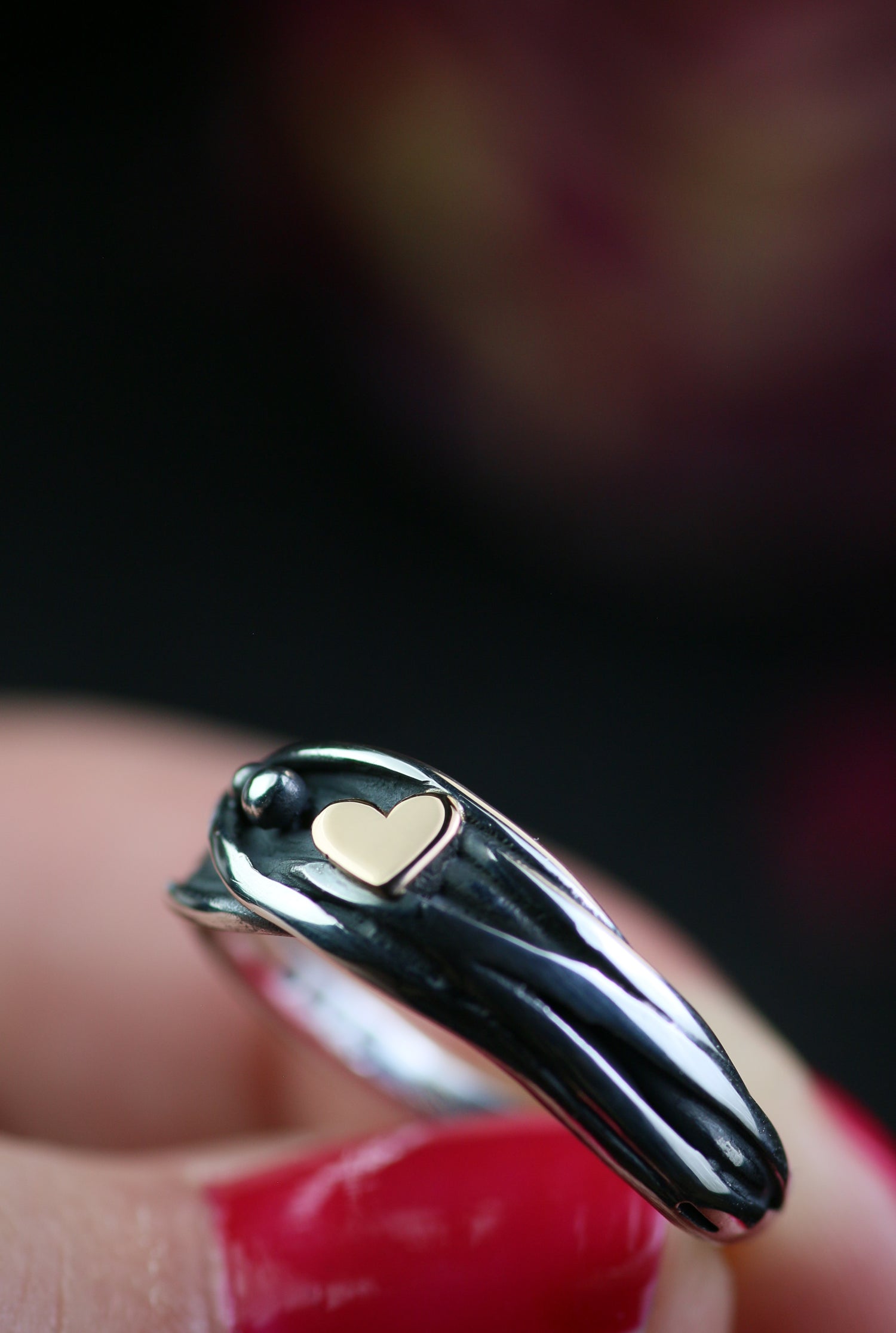 Handgefertigter Infinity Ring aus 925 Sterling Silber mit Herz aus 18K Roségold
