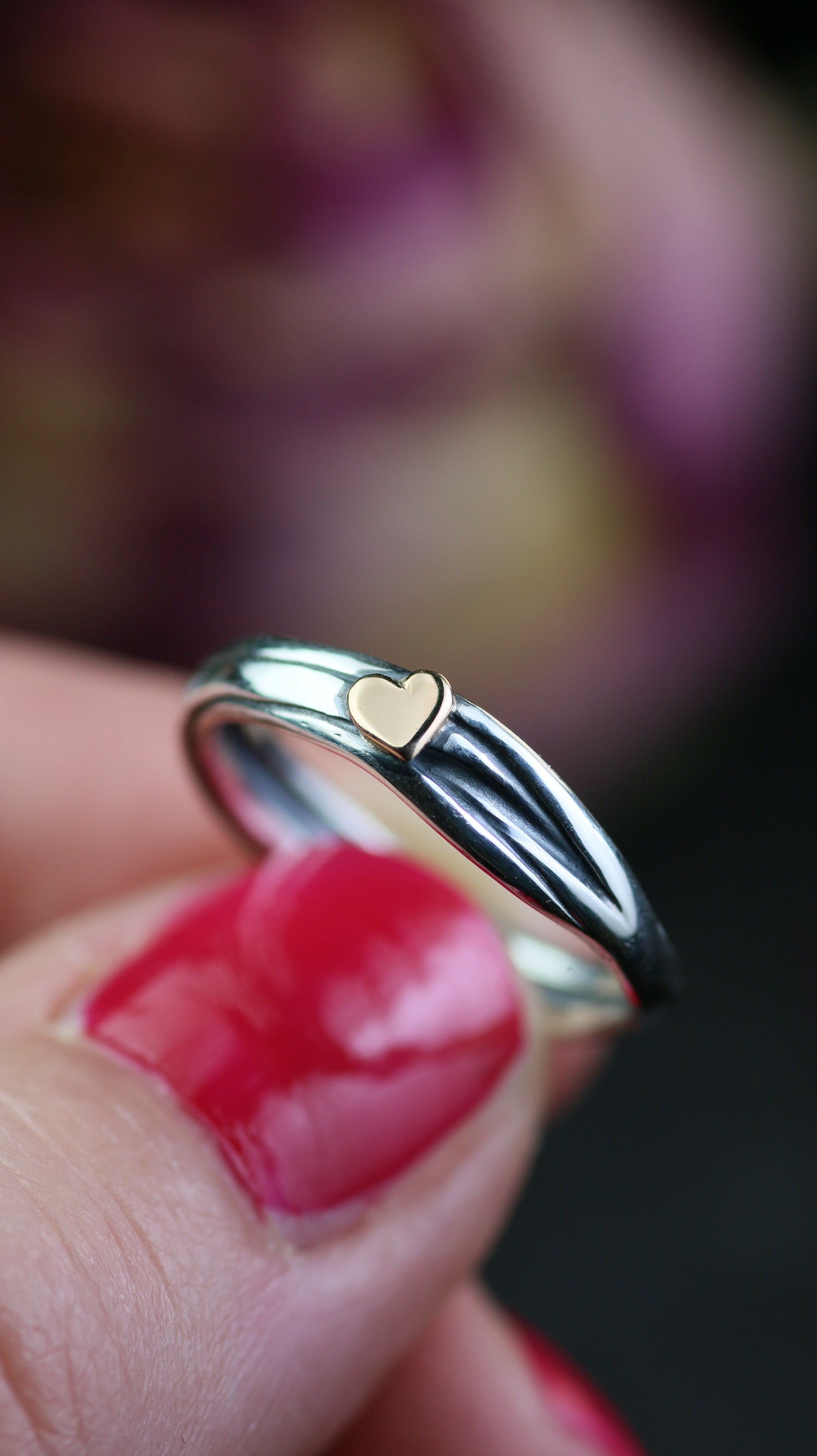 HERZ AUS GOLD – Infinity Ring aus Silber 925 mit handgefeiltem 18K Roségold Herz · Ringgrösse EU 52 - 53