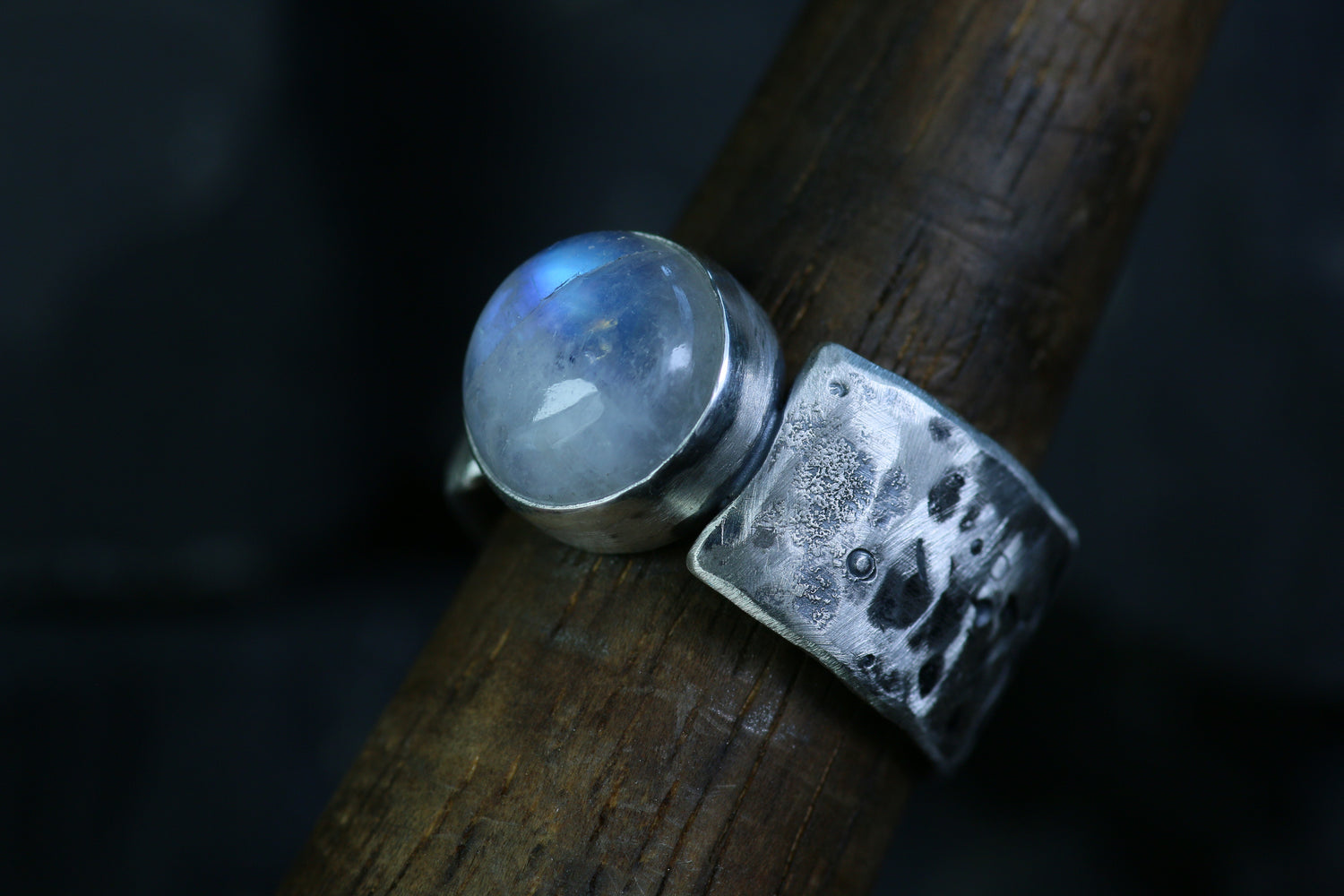 LUNA SELENA Moonstone Ring · One-of-a-kind in Sterling Silver 925