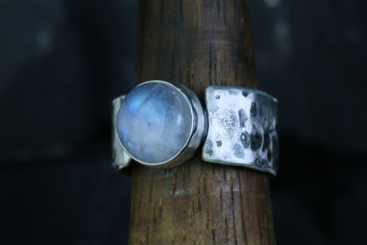 LUNA SELENA Moonstone Ring · One-of-a-kind in Sterling Silver 925