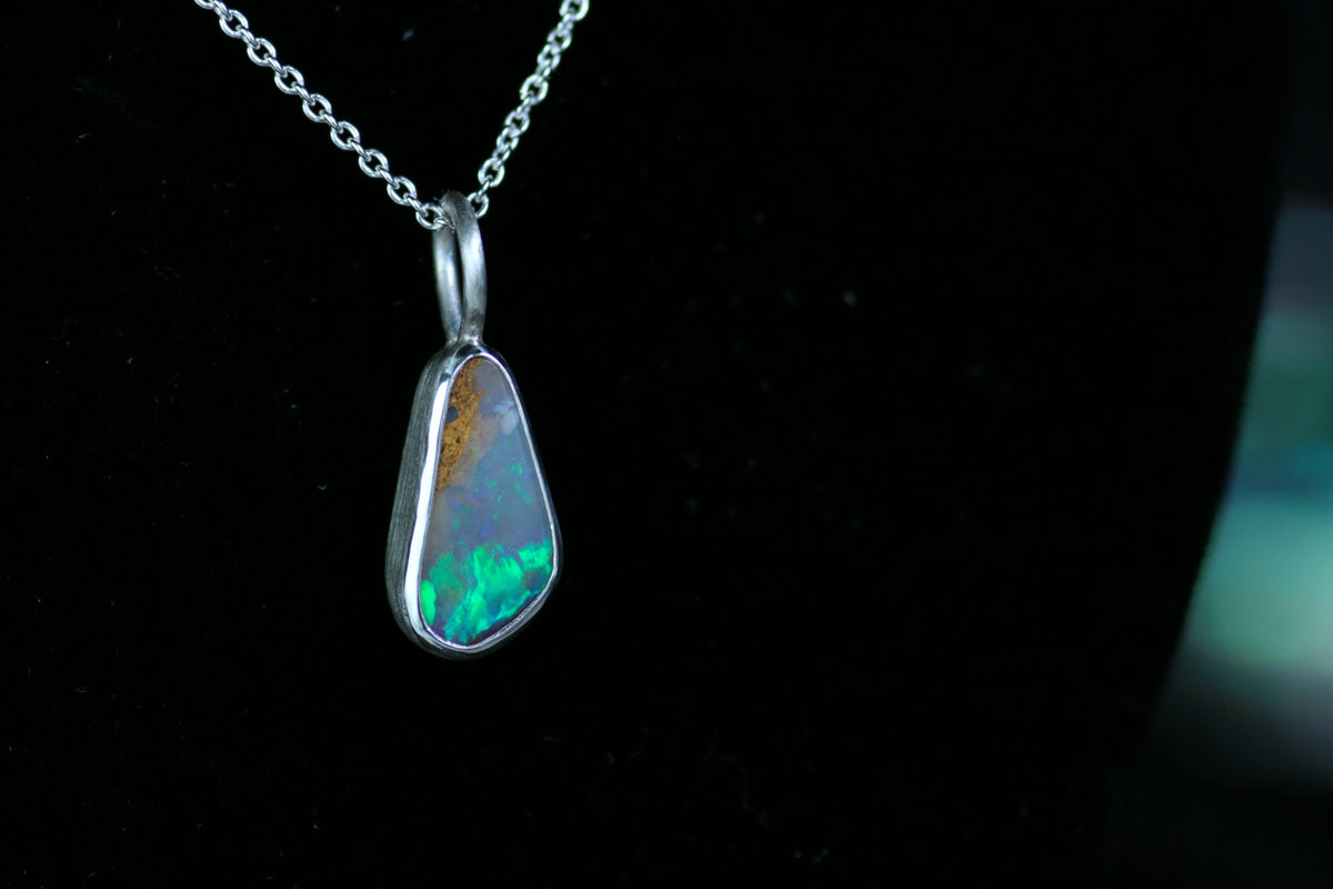 AQUA SERENA • Silberanhänger 925 mit australischem Opal · Unikat