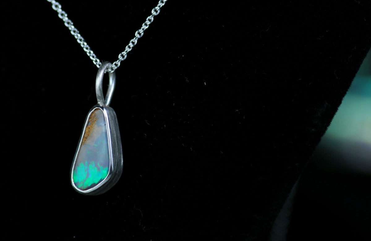 AQUA SERENA • Silberanhänger 925 mit australischem Opal · Unikat