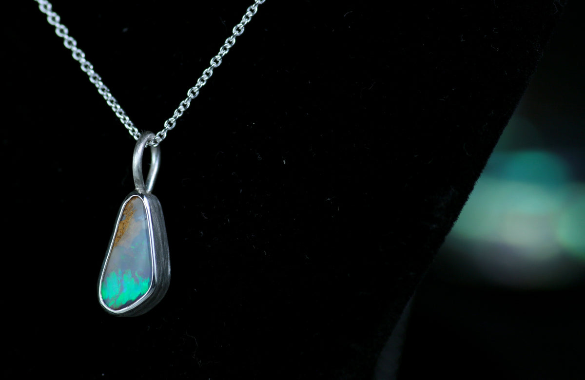 AQUA SERENA • Pendentif en argent 925 avec opale australienne · Pièce unique