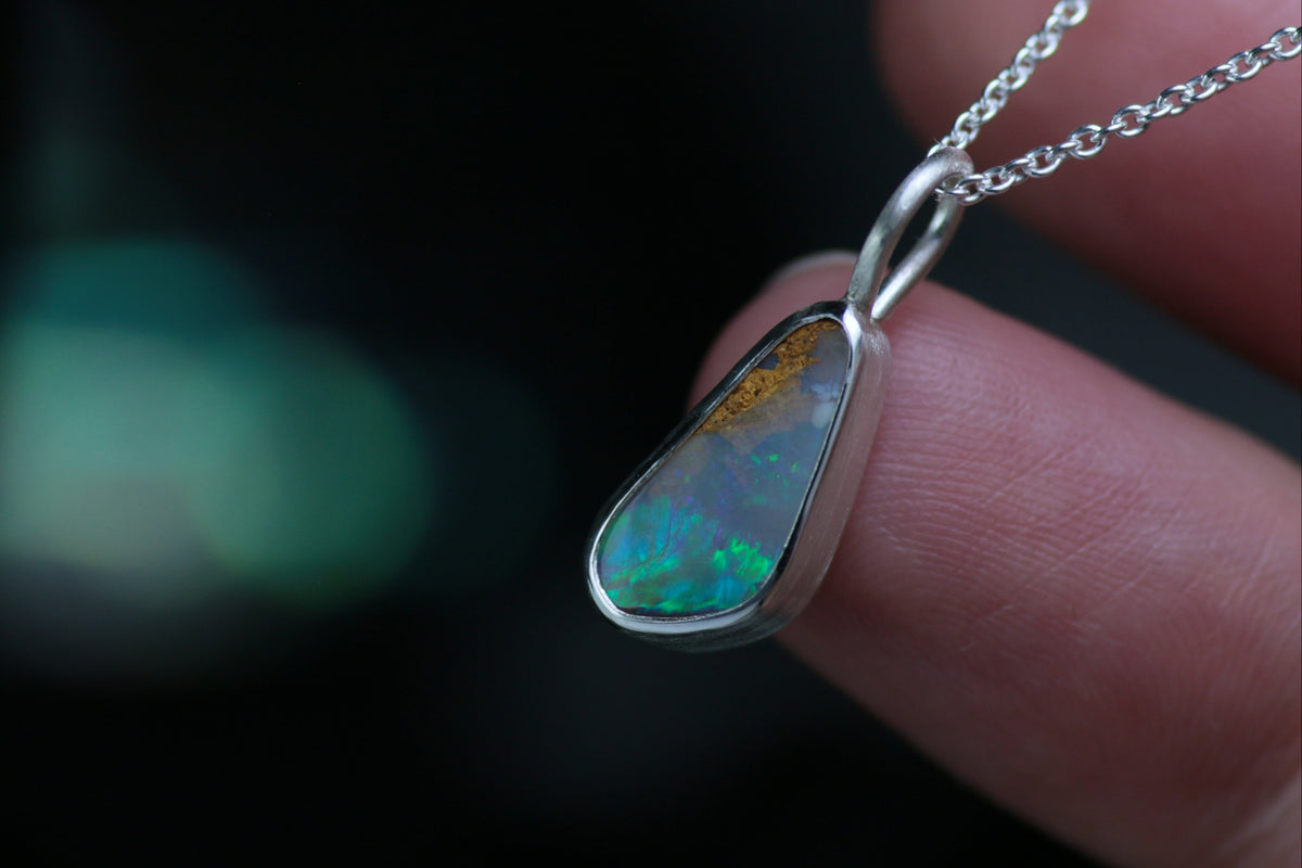 AQUA SERENA • Silberanhänger 925 mit australischem Opal · Unikat