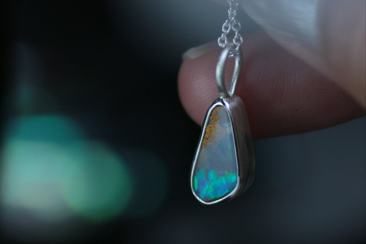 AQUA SERENA • Silberanhänger 925 mit australischem Opal · Unikat