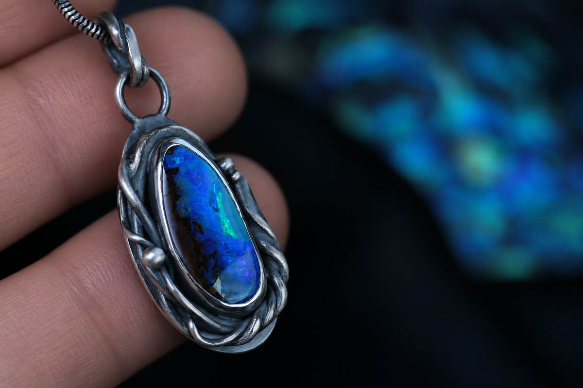 IKARIA • Opal Anhänger aus 925 Silber · Unikat