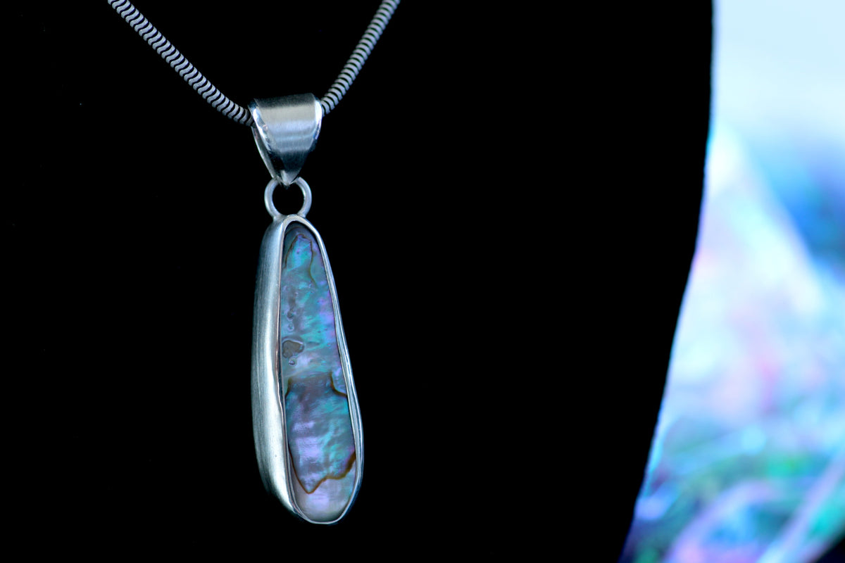 AURA CALISTA • Pendentif designer en argent 925 avec nacre d'ormeau · Pièce unique