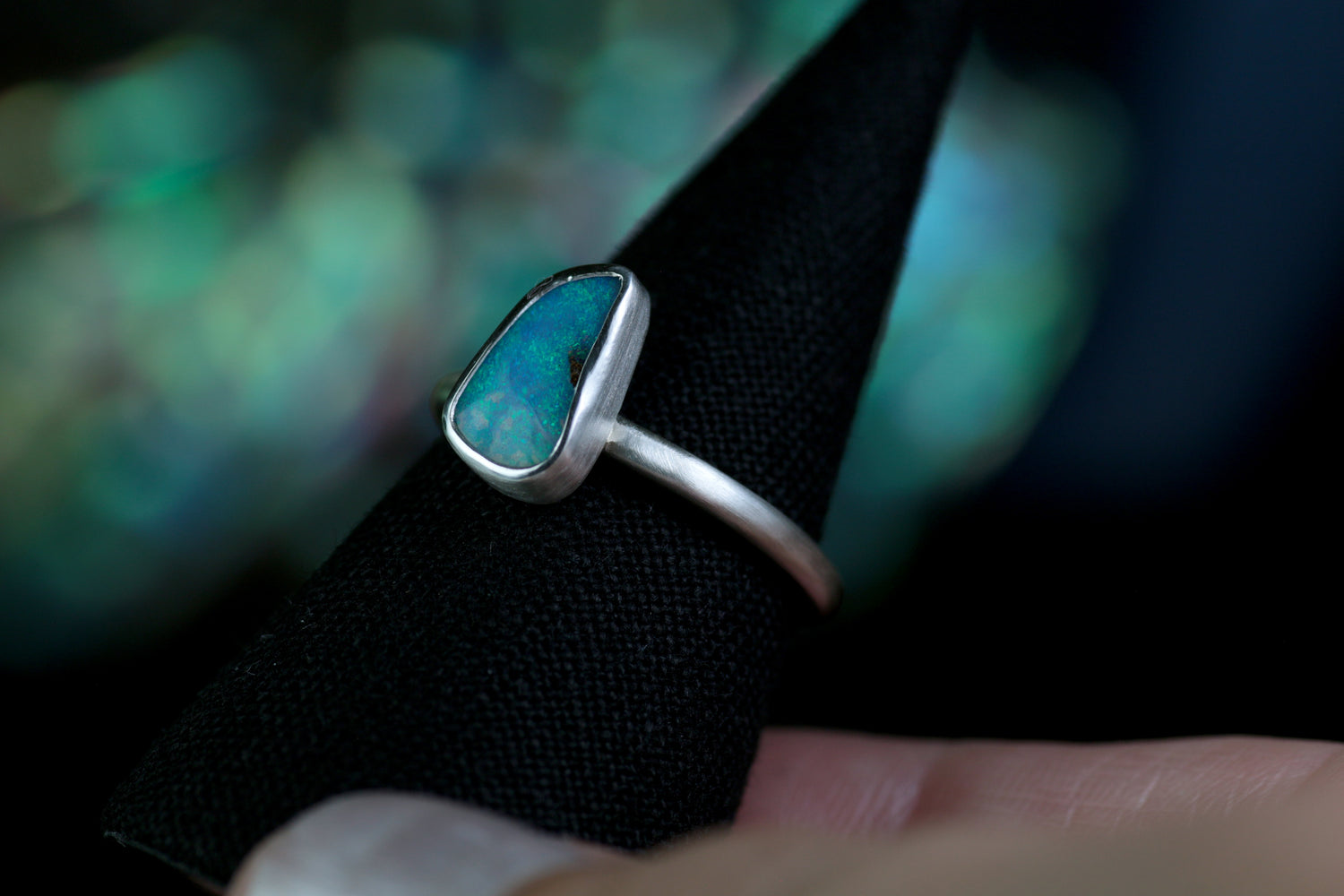 MAREA Ring • Designer Silberring 925 mit australischem Opal · Ringgrösse EU 57