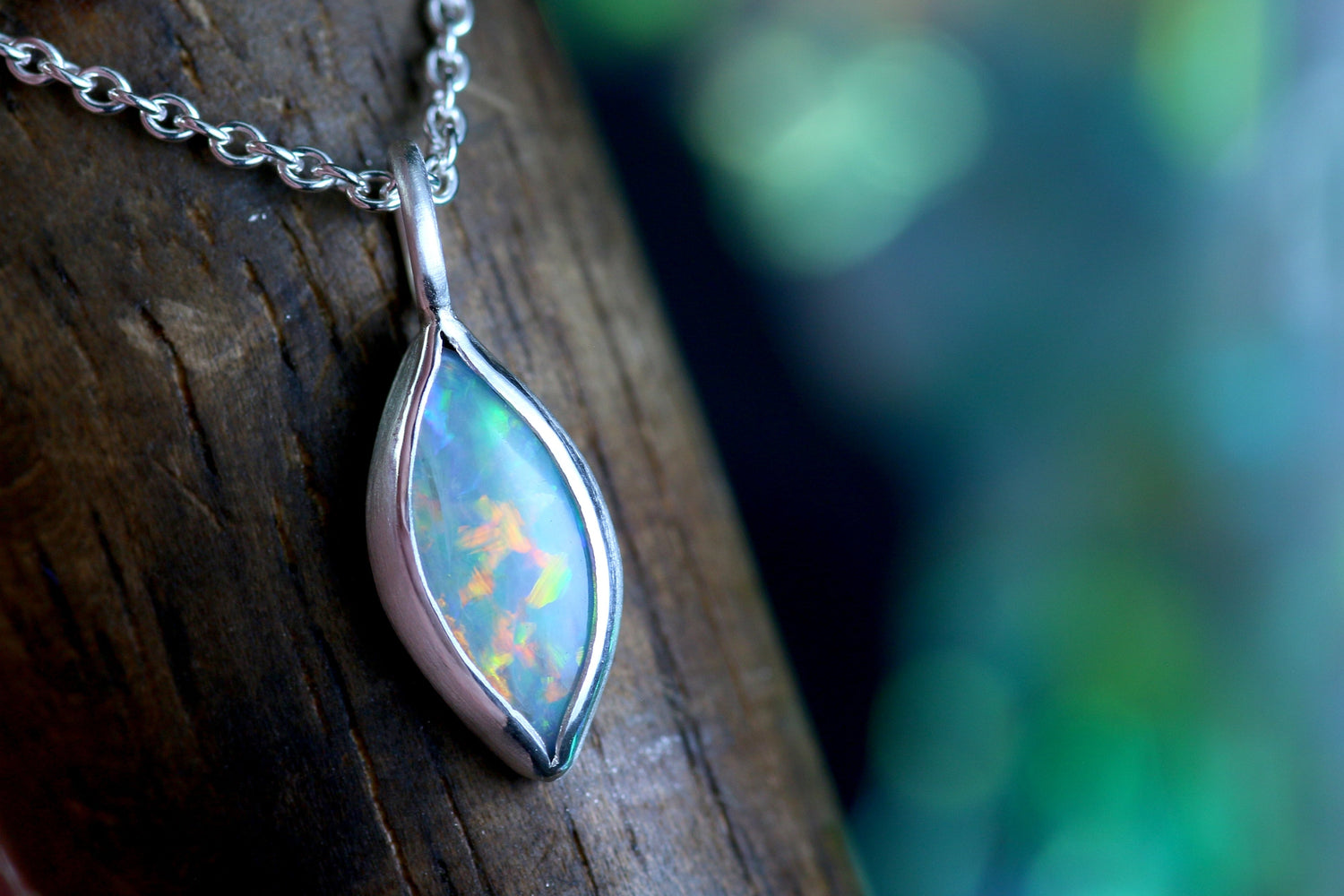 ALMINA Halskette mit Crystal Opal Anhänger aus Silber 925