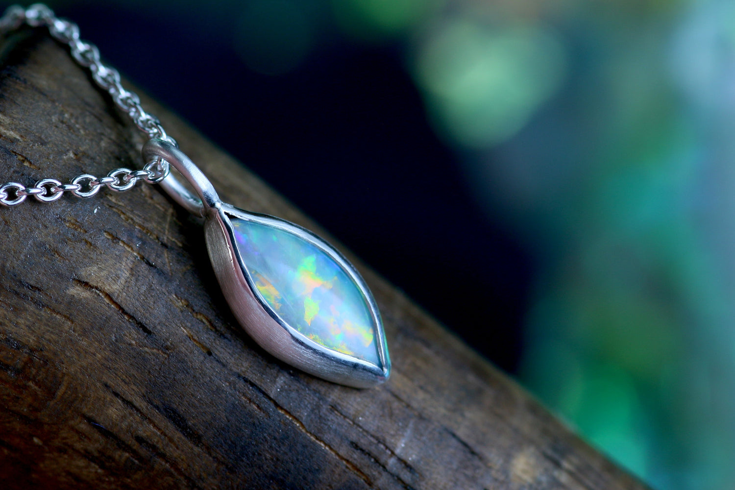 ALMINA Halskette mit Crystal Opal Anhänger aus Silber 925