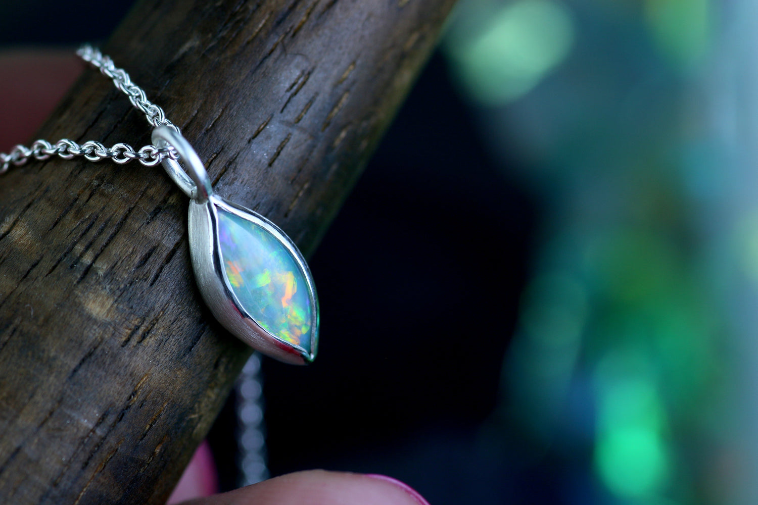 ALMINA Halskette mit Crystal Opal Anhänger aus Silber 925