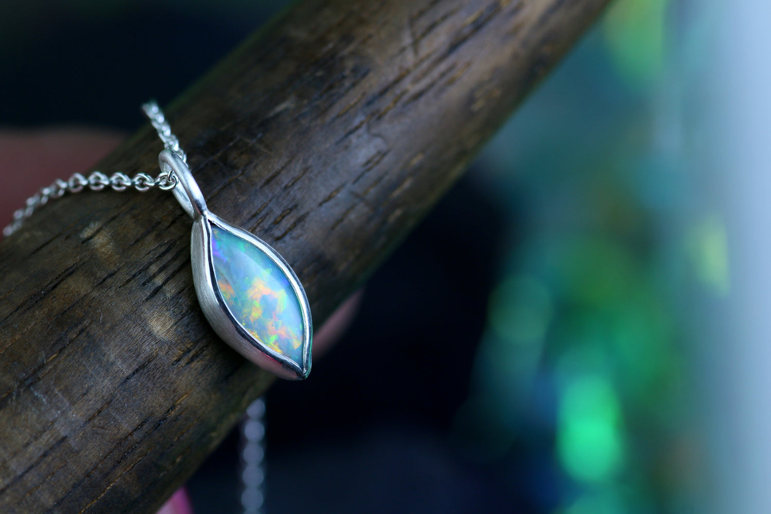 ALMINA Halskette mit Crystal Opal Anhänger aus Silber 925