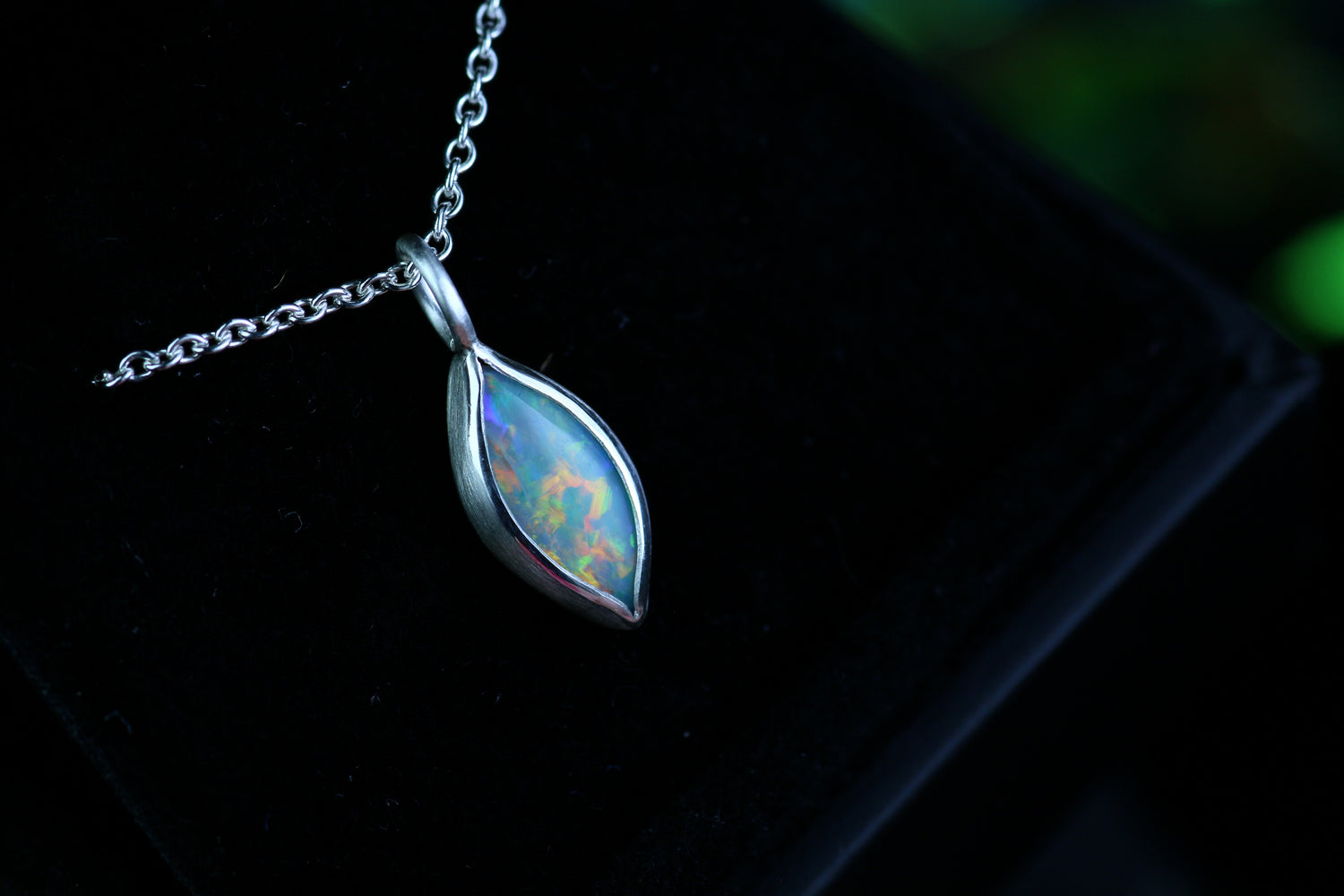 ALMINA Halskette mit Crystal Opal Anhänger aus Silber 925