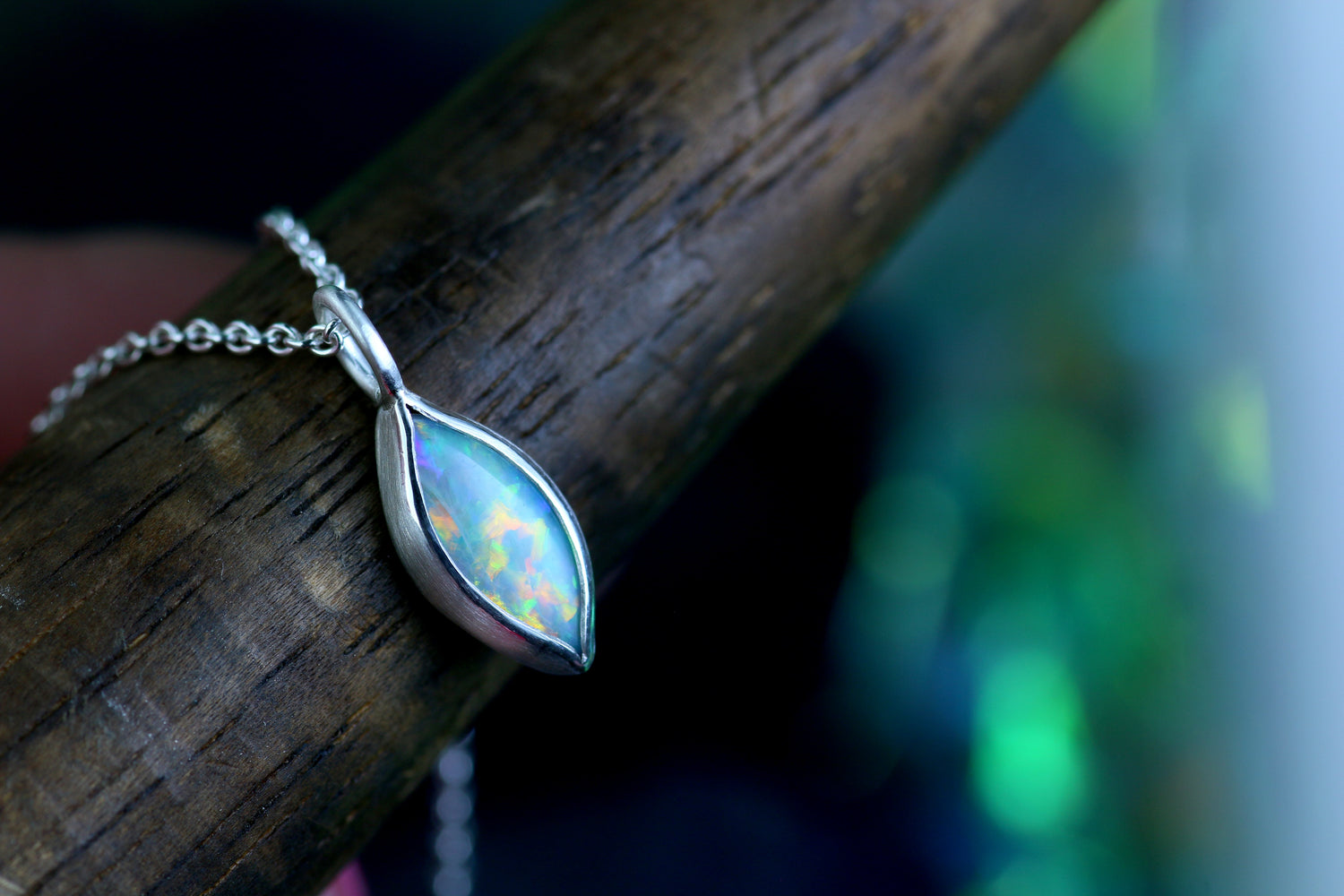 ALMINA Halskette mit Crystal Opal Anhänger aus Silber 925