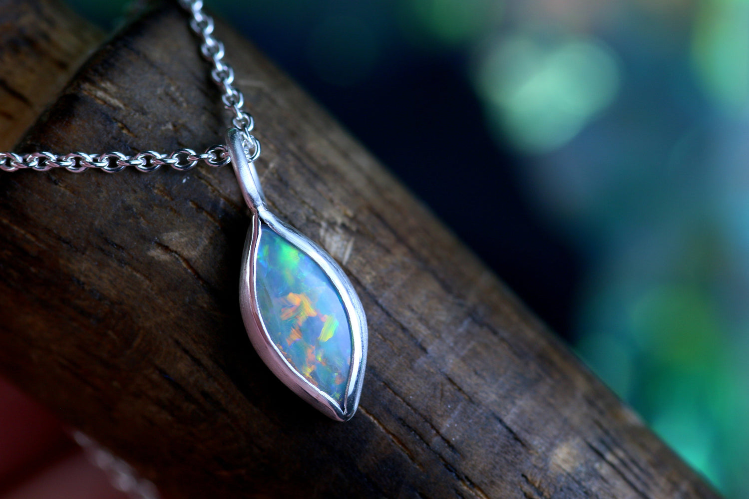 ALMINA Halskette mit Crystal Opal Anhänger aus Silber 925