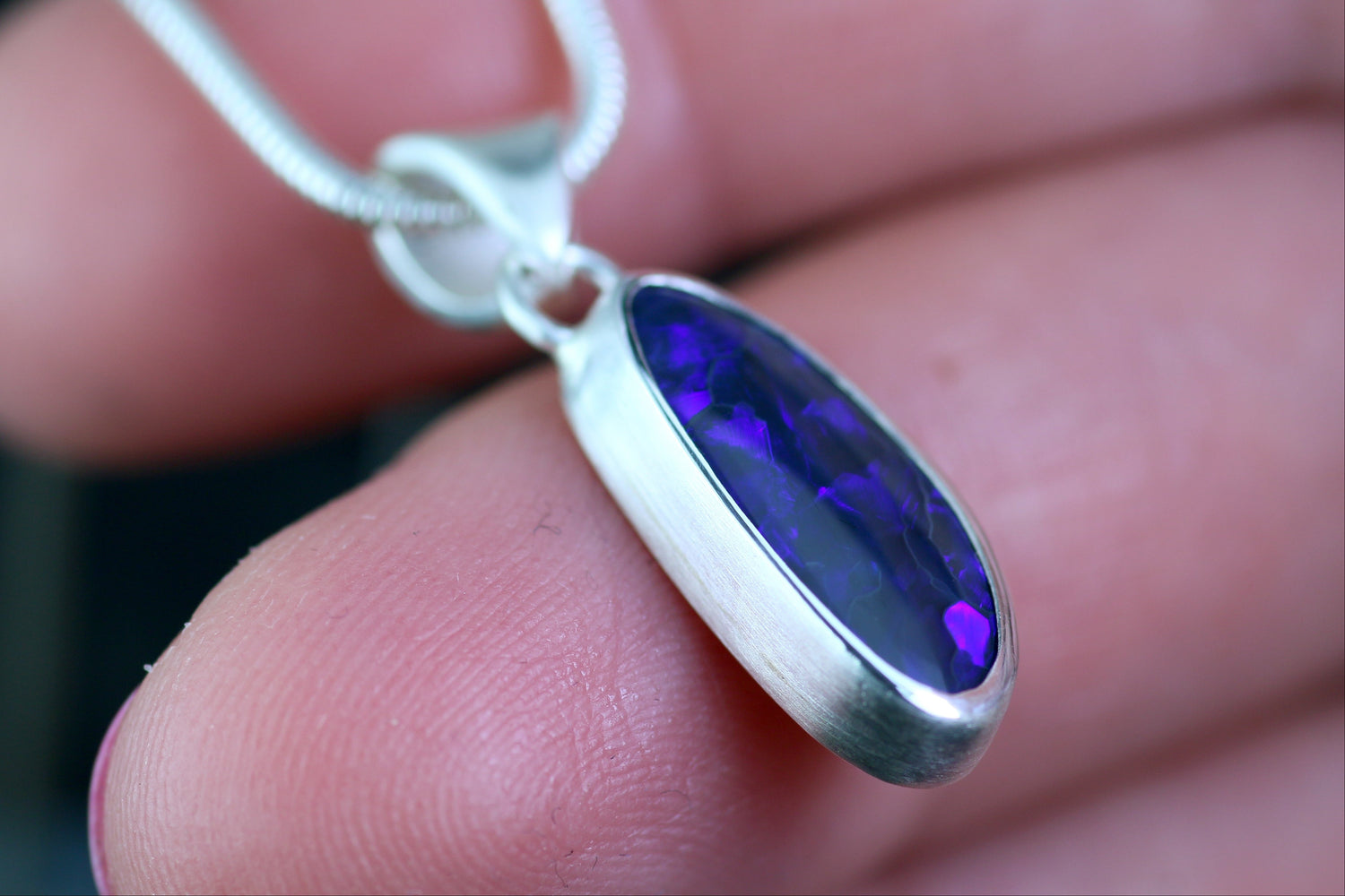SOLIS OBSCURA Black Opal Unikat-Anhänger aus Silber 925