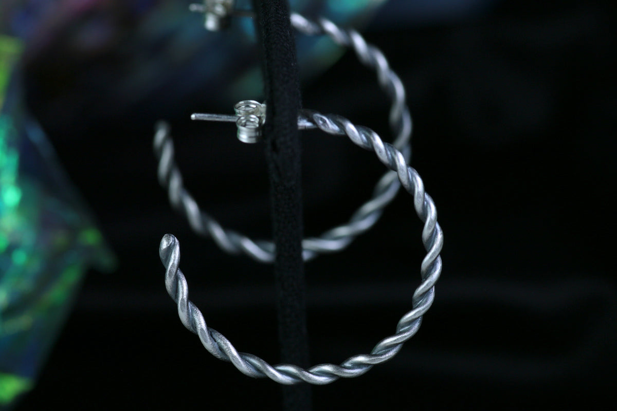 ARGO Creolen • Gedrehte Designer Ohrringe aus 925 Silber · handgefertigt