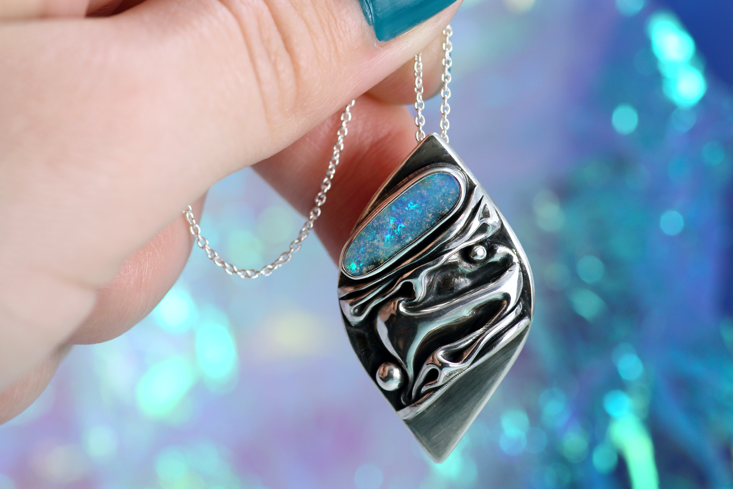 CORAL Kunstvoller Silberanhänger mit ozean-blauem Opal