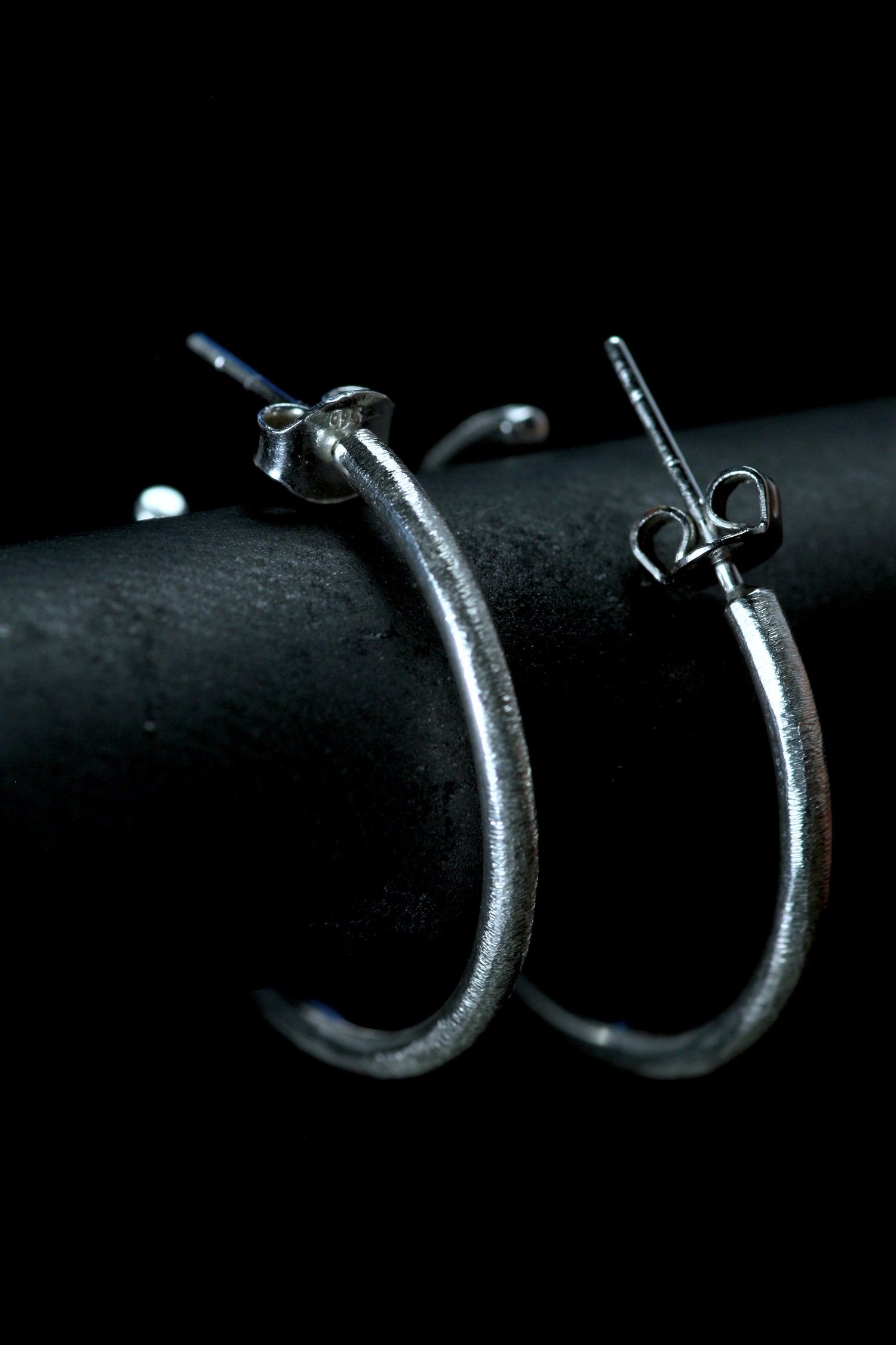 ORBIT Creolen aus Silber 925 mit Satin Finish · 30 mm · Silver Hoops