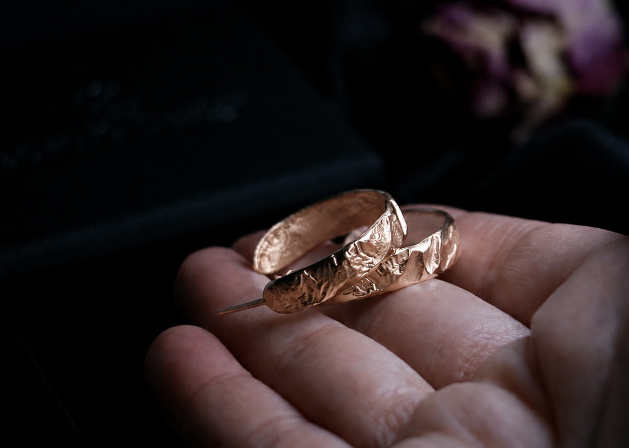 CELIA Texturierte, breite Designer-Creolen · aus Silber 925 oder 14k Massiv-Gold