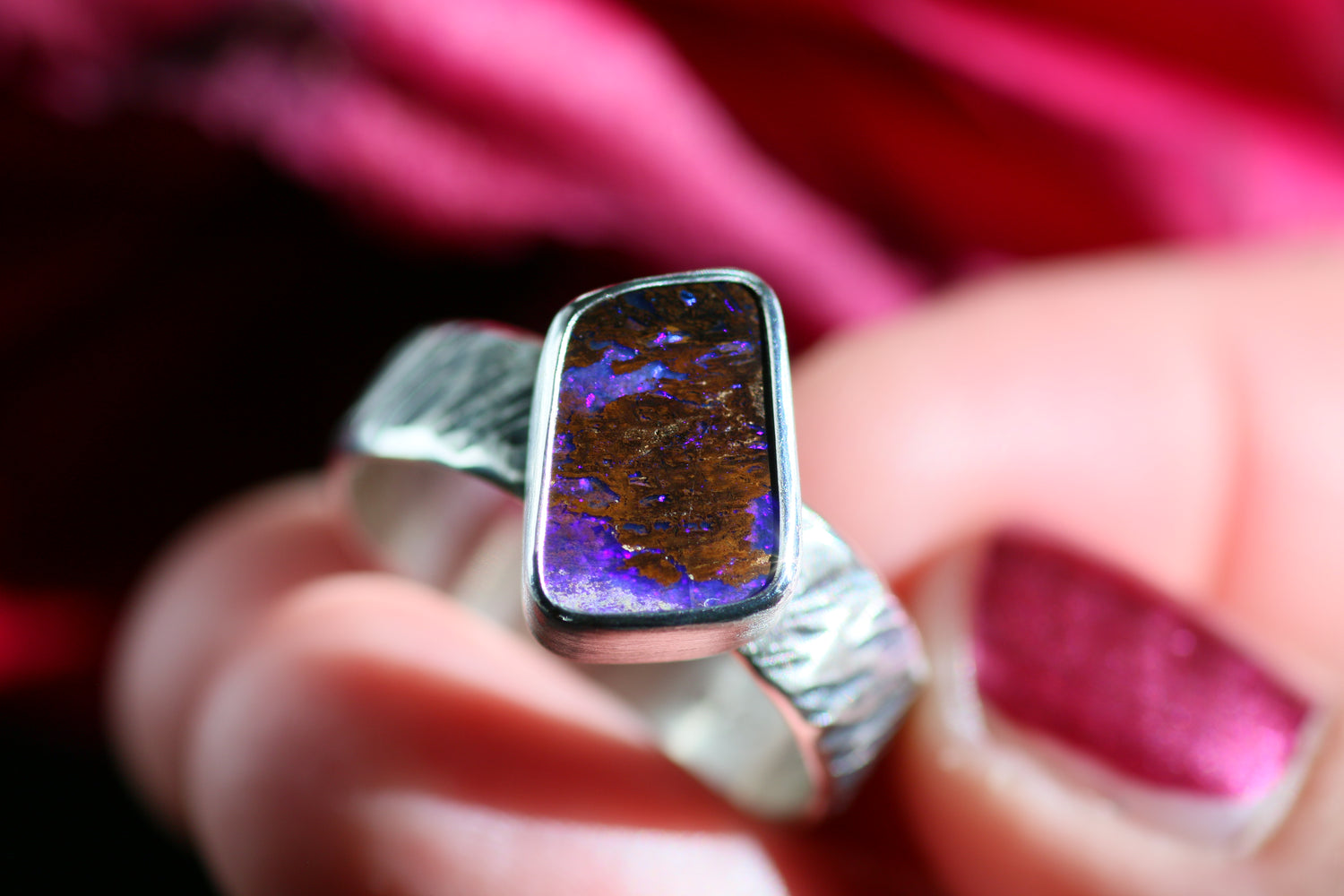 NAMIR PURPURA Silberring mit australischem Opal · EU 66